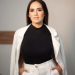 Dra. Thais Caldeira
